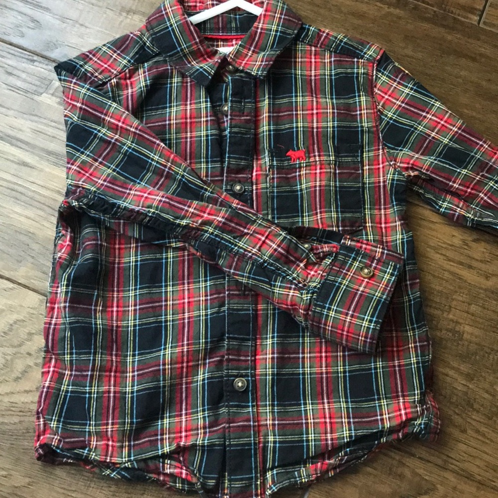 Long-sleeved button down shirt